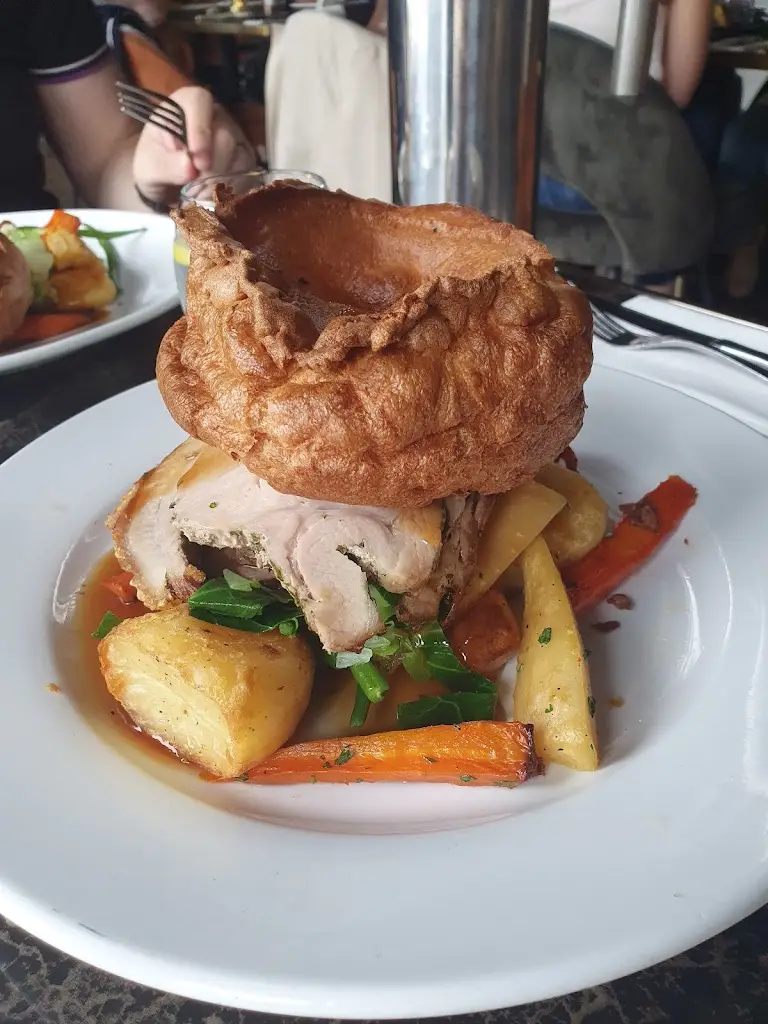 Natalie Shaw_The Cross Keys Wood End_Stewartby_review