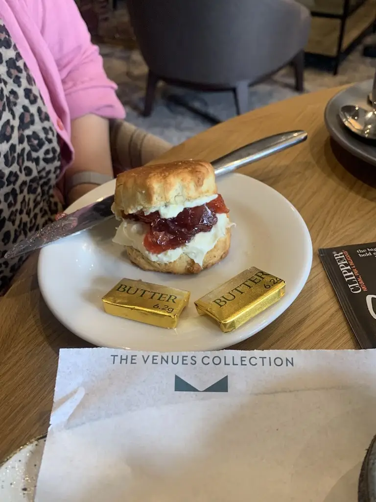 Mona Kaz_Milton Hill House_Steventon_review