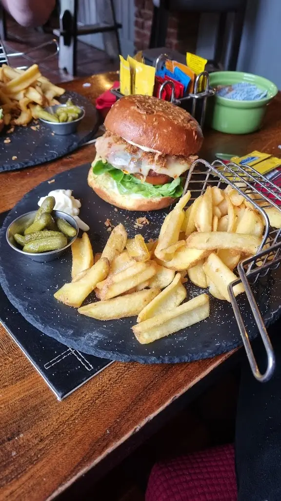 Theman Withavan_The Three Horseshoes, North Cove_Beccles_review
