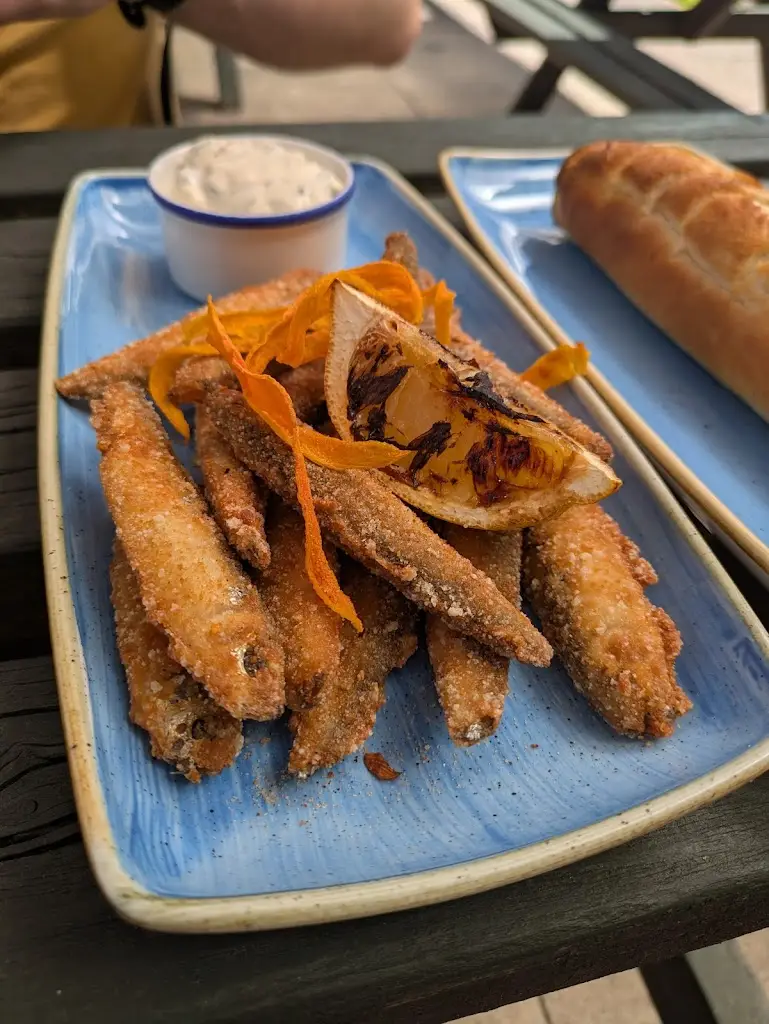 Vikki L_Crown & Glove_Stannington_review