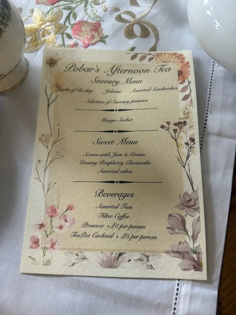 Lisa Allan_Crown & Glove_Stannington_review