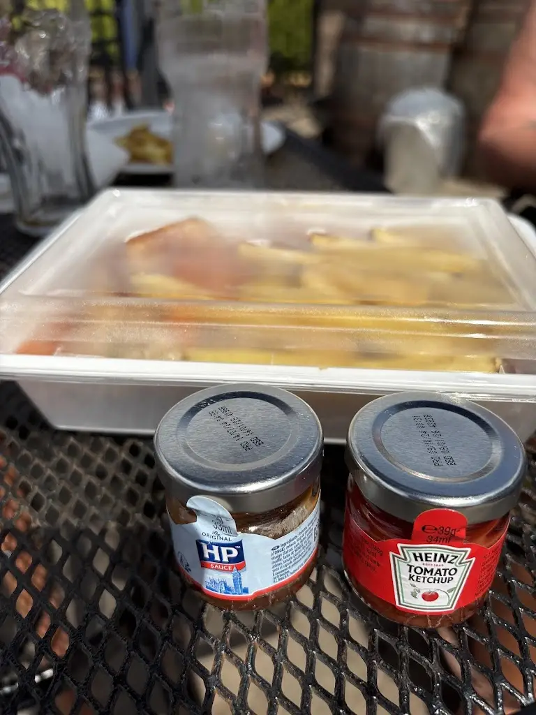 Natalie Fellows_Rose & Crown 