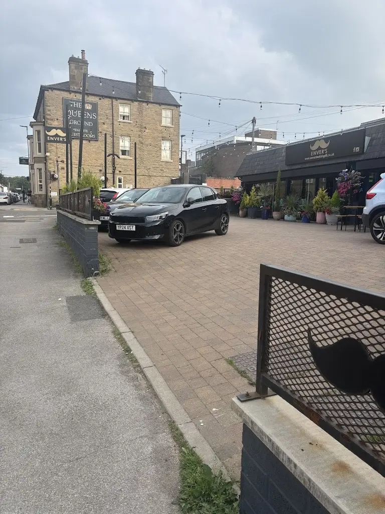 Luke Lewis_Enver's Bar and Grill_Stannington_review