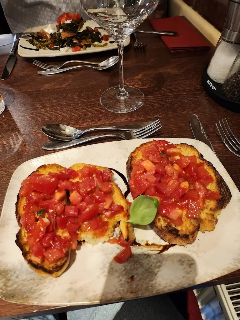 Mark Ravenhill_Vito's Italian Restaurant_Stannington_review