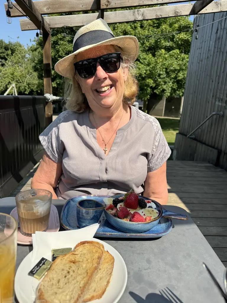 Michelle Rhodes_Kafe Stannington_Stannington_recensione