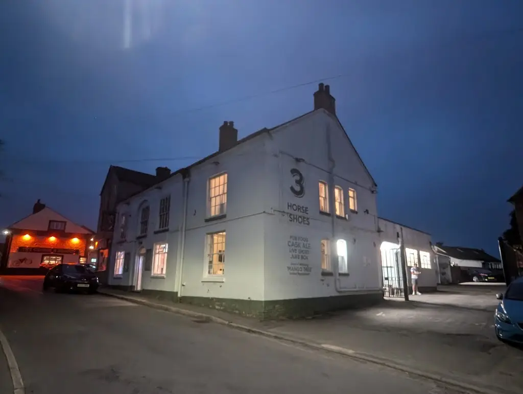 Three Horseshoes_Stoke Golding_slider_image_3