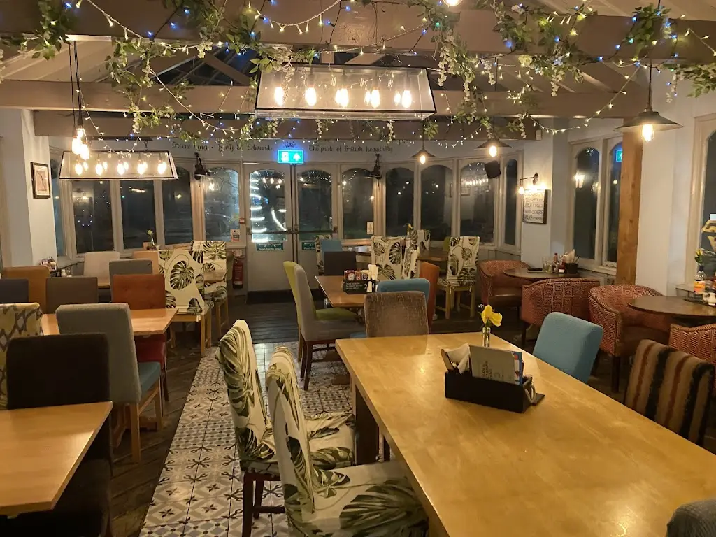 Adrian Baker_Fox & Pheasant_Stoke Poges_review