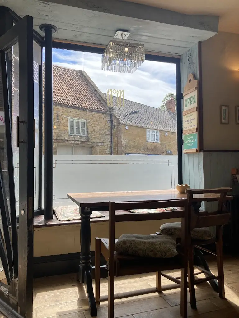 Tess Wehmeyer_Frank's Corner Cafe_Stoke-sub-Hamdon_review