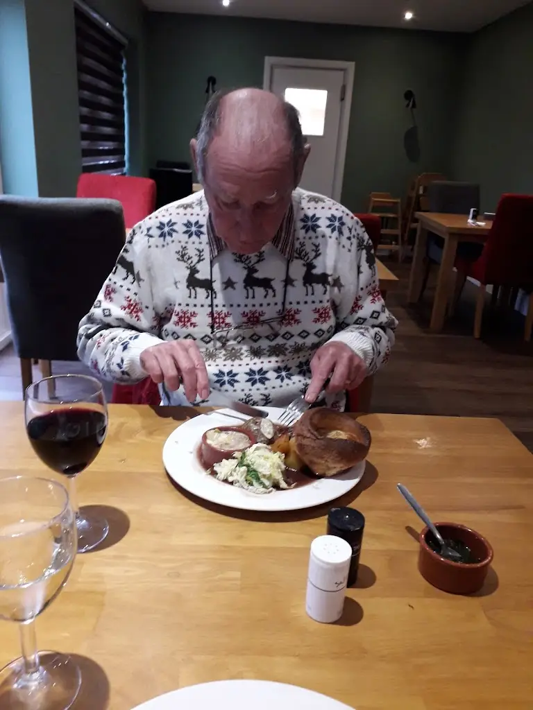 Beatrix Taylor_Fleur De Lis_Stokenchurch_review