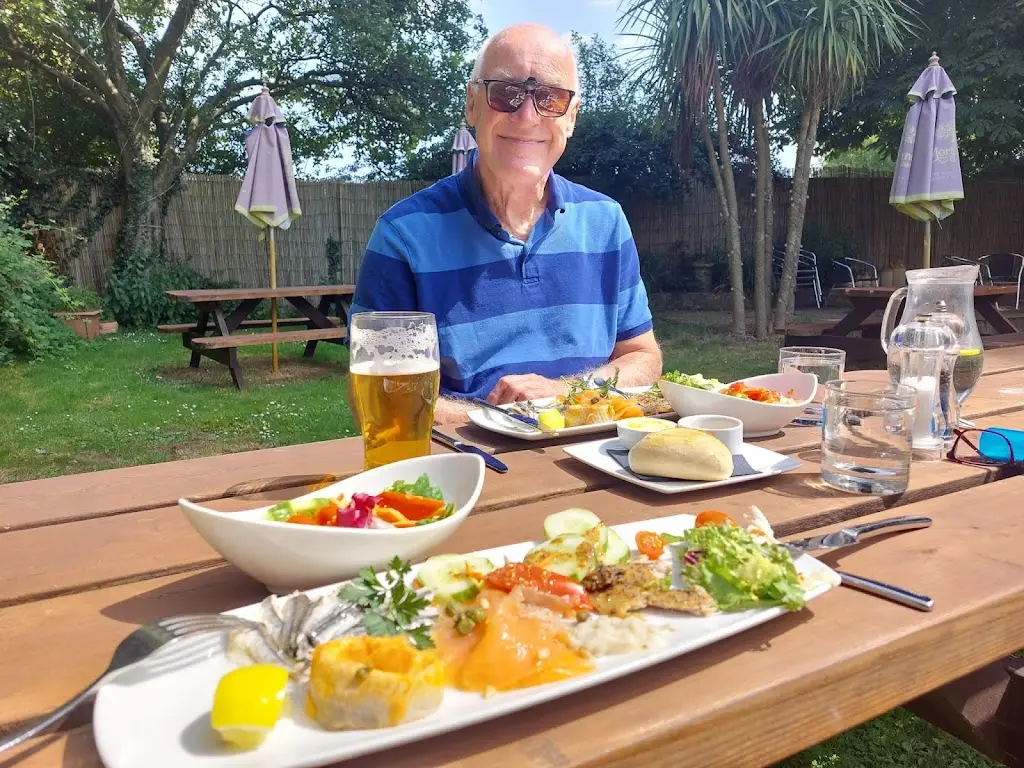 Barry Gibbs_The Fox_Sturminster Marshall_review