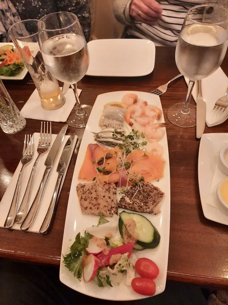 Bob Ayers_The Fox_Sturminster Marshall_review