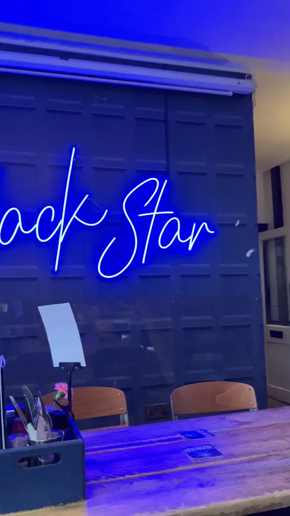 Paul Grubb_The Black Star_Stourport-on-Severn_review