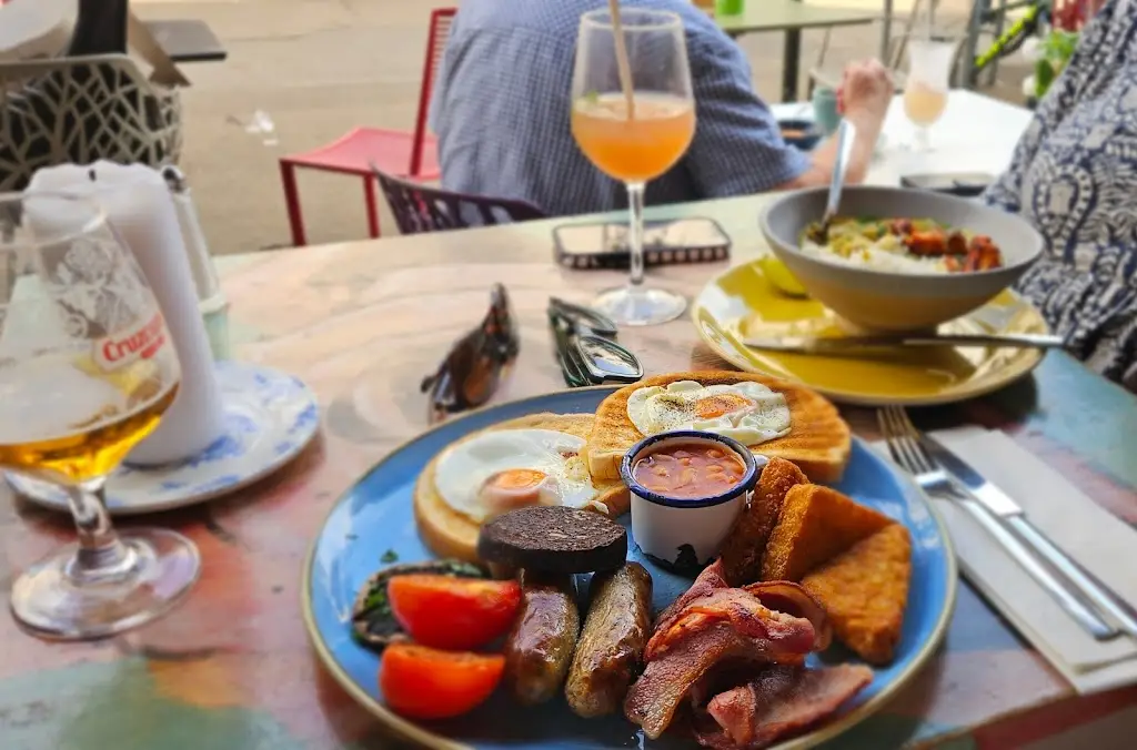 Steve Thomas_Curio Lounge_Stroud_review