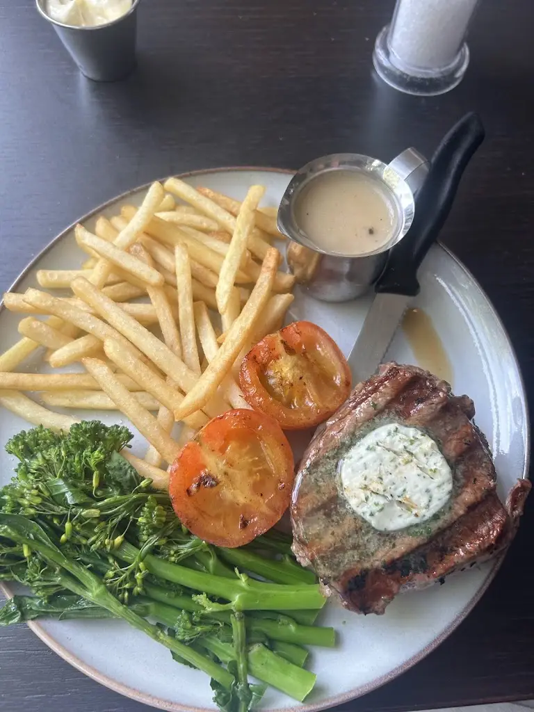 Liz Pannell_The Boat House_Strood_recensione