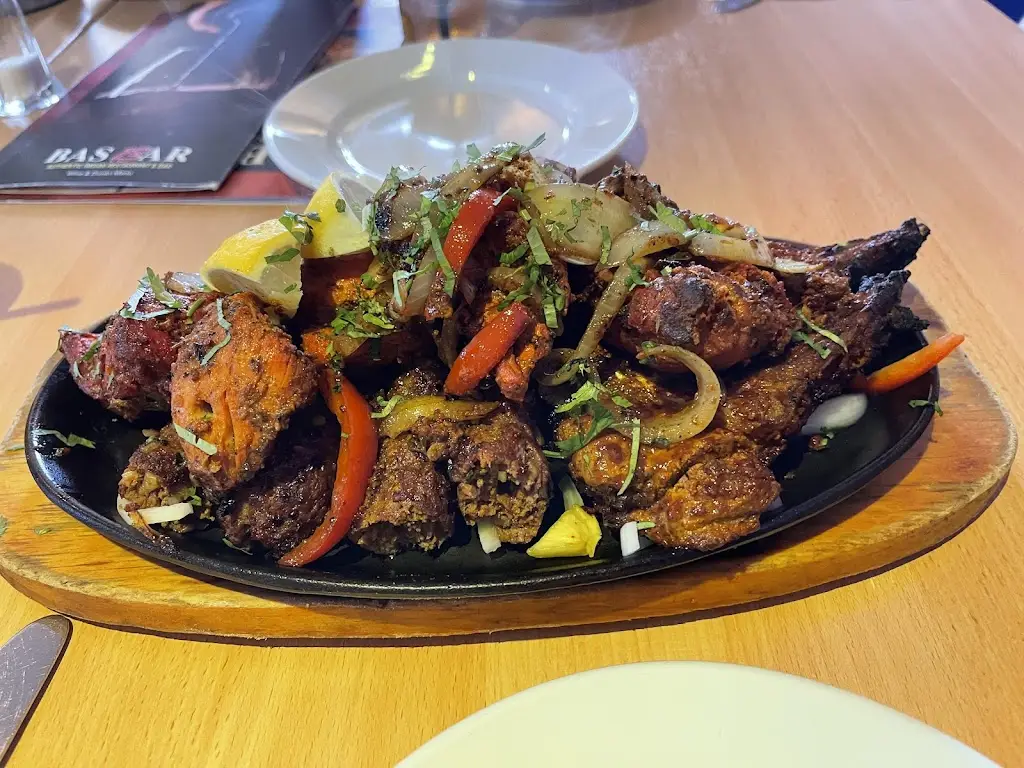 matthew godbold_The Bas Bar_Strood_reseña