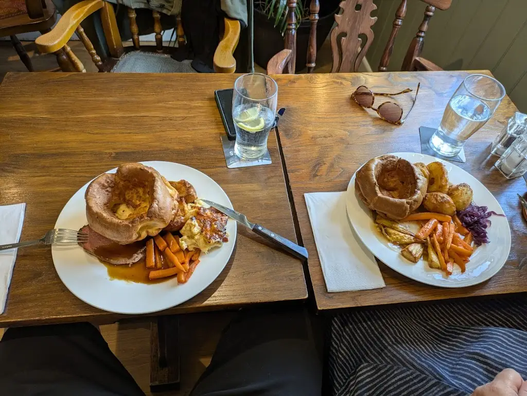 Jamie Bell_The Green Man_Sturminster Newton_avis