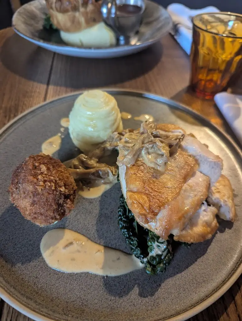Ellie Carrington_The Wellesley Arms_Sutton Benger_review