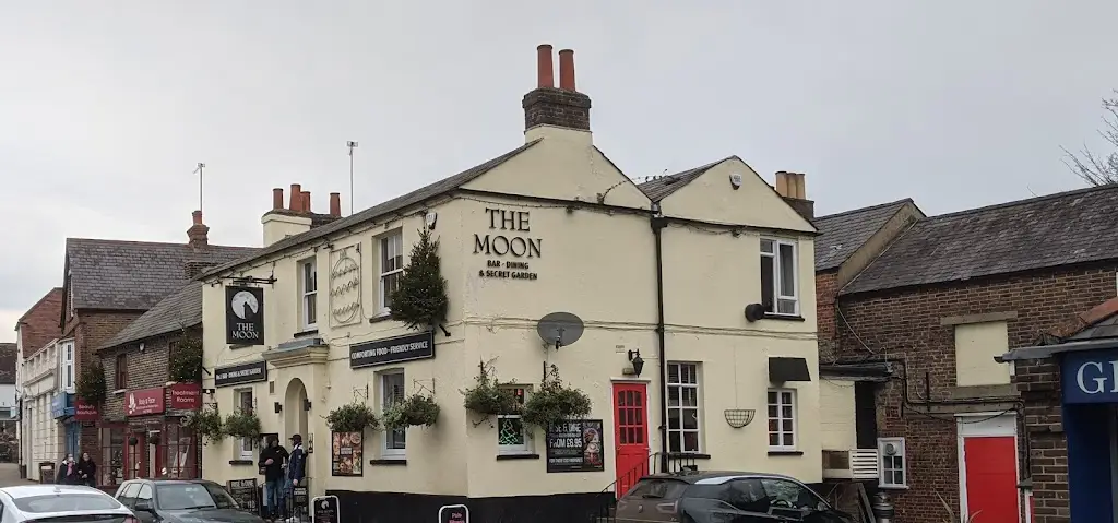 Paolo S_The Moon (Storrington)_Storrington_recensione