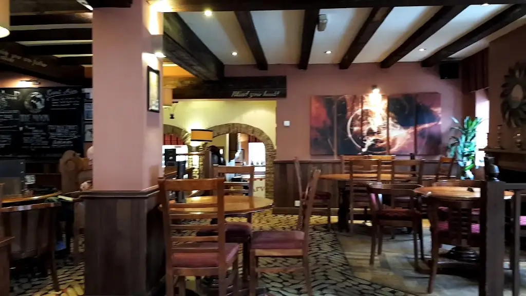 The Moon (Storrington)_Storrington_slider_image_2