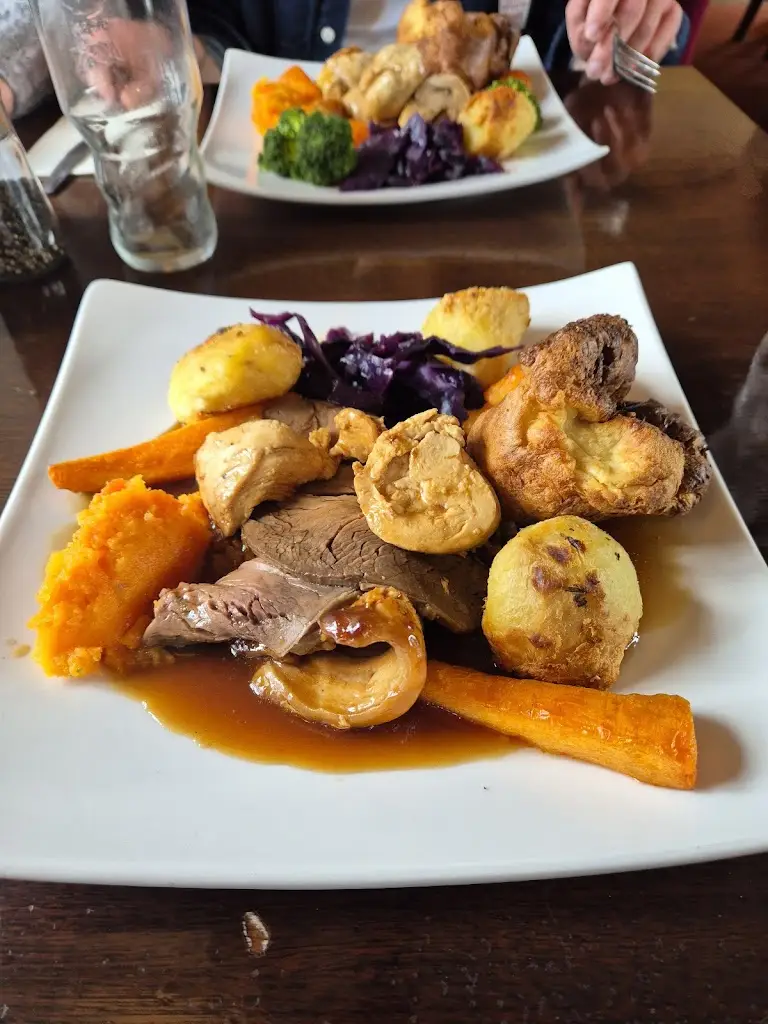 Aidenvlogs_The Crown Inn_Storrington_review