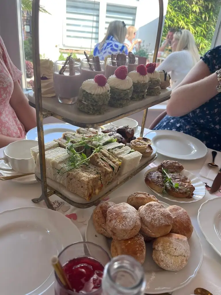 Joanna's Boutique Tearooms_Storrington_slider_image_3