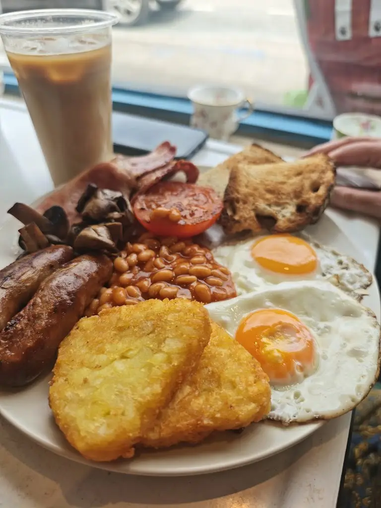 Scarlett D_Antique 'n Eat_Storrington_review