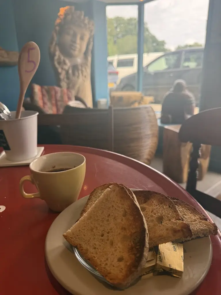 Debbie Jaye _Antique 'n Eat_Storrington_review