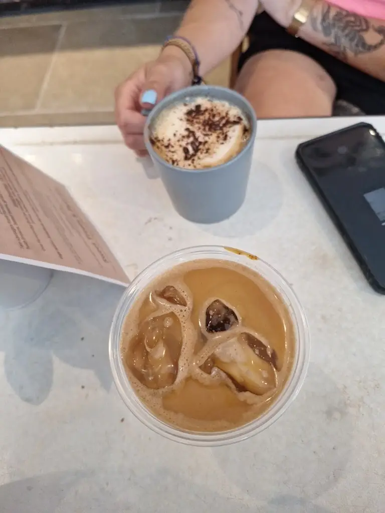 Caitlyn Wood _Antique 'n Eat_Storrington_review