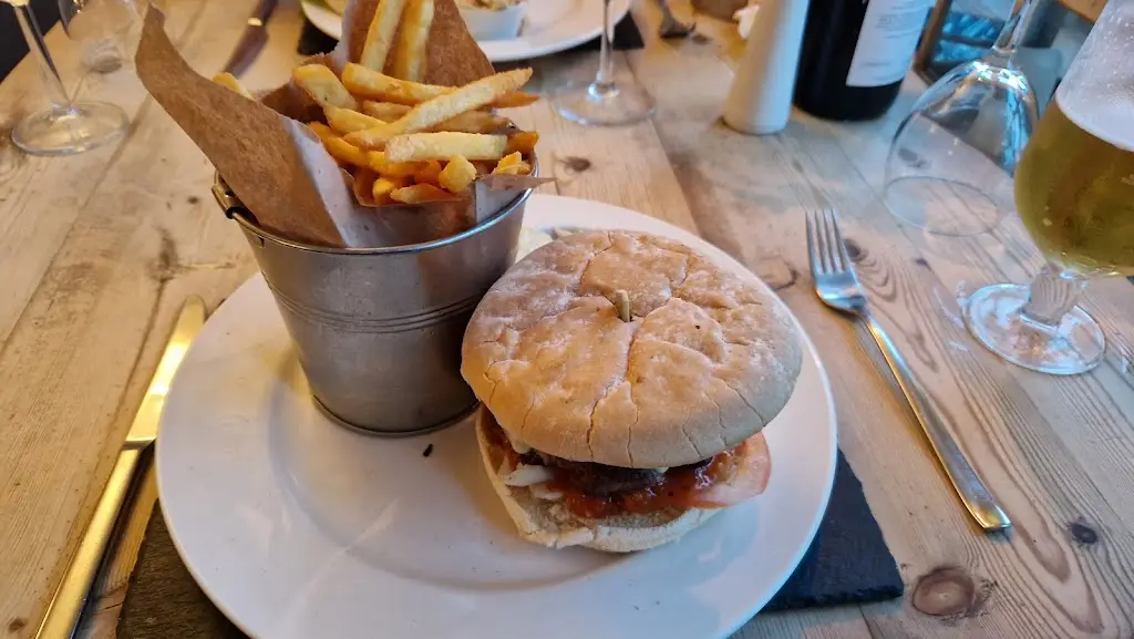 The White Horse_Storrington_slider_image_2