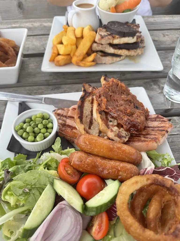 E Andrews_Jubilee Inn_Studley_review