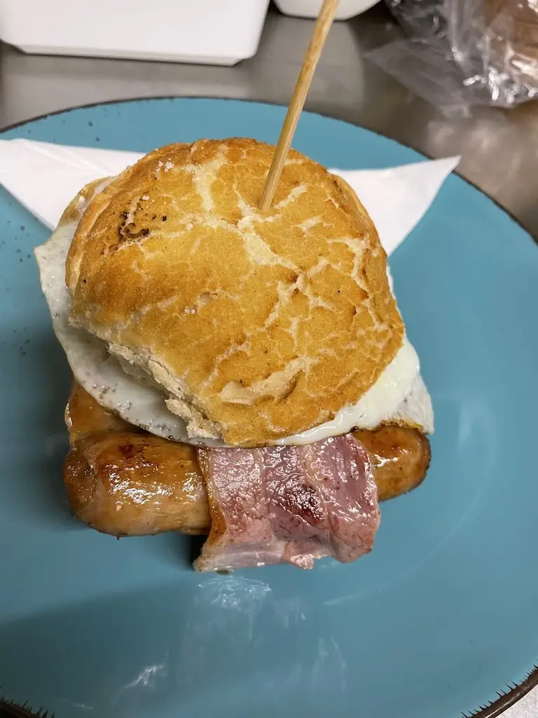 Willi's Coffee Shop, Bar & Kitchen_Studley_slider_image_2