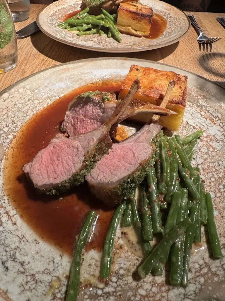 Seraffiina_Lambs_Stratford-upon-Avon_review