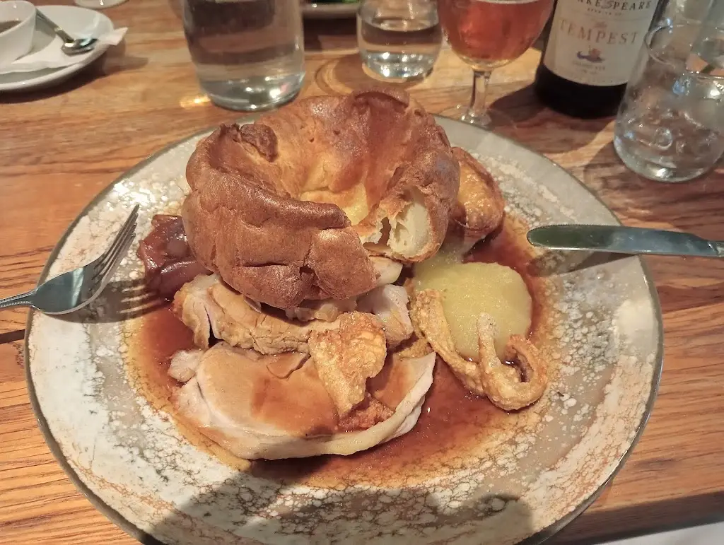 Steven Holland_Lambs_Stratford-upon-Avon_review