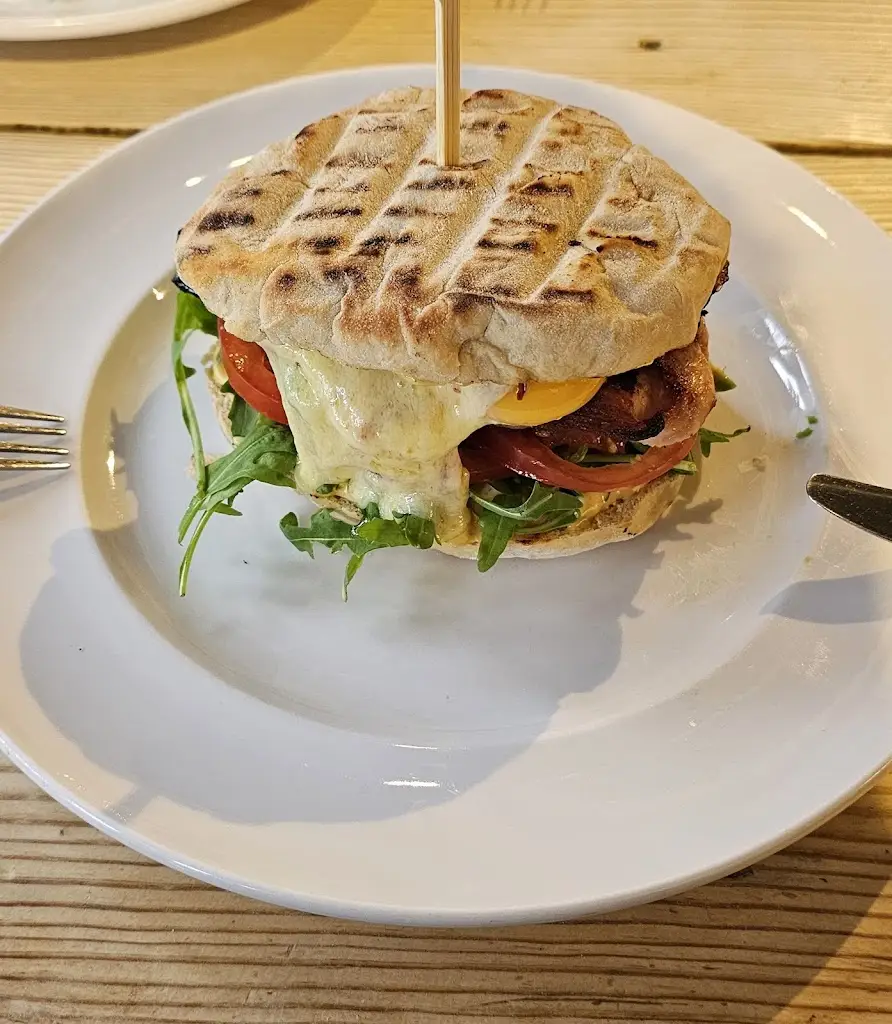 Daniel R Bower_The Cape_Beaconsfield_recensione