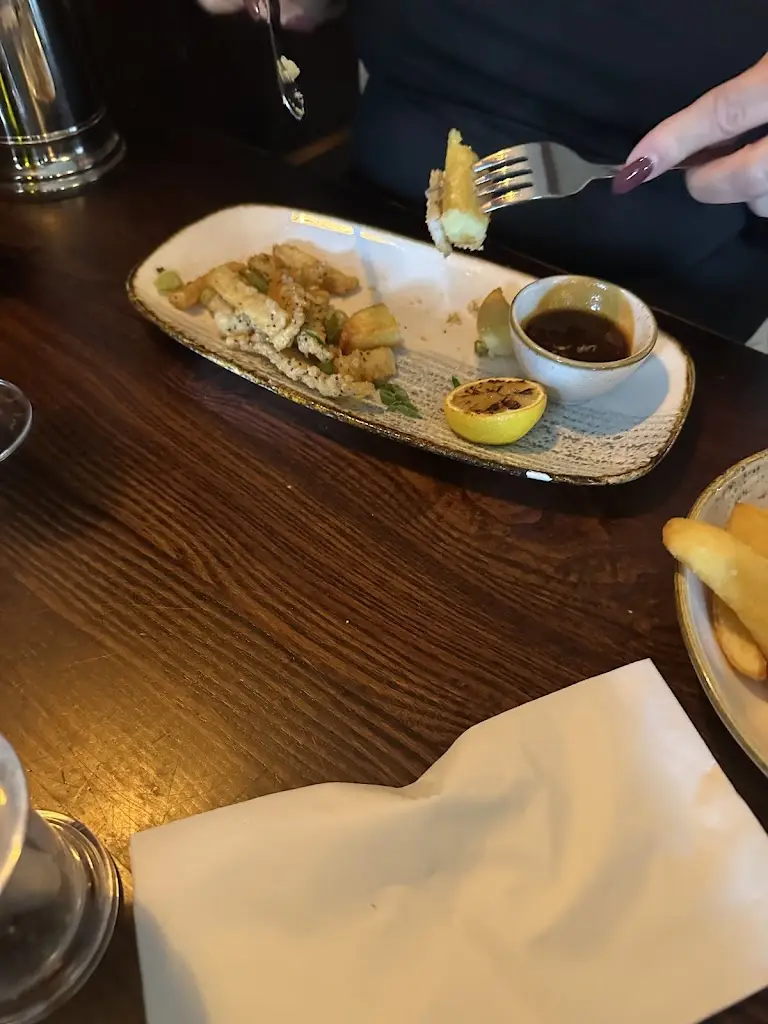 Cameron MacDonald_Dirty Duck_Stratford-upon-Avon_review