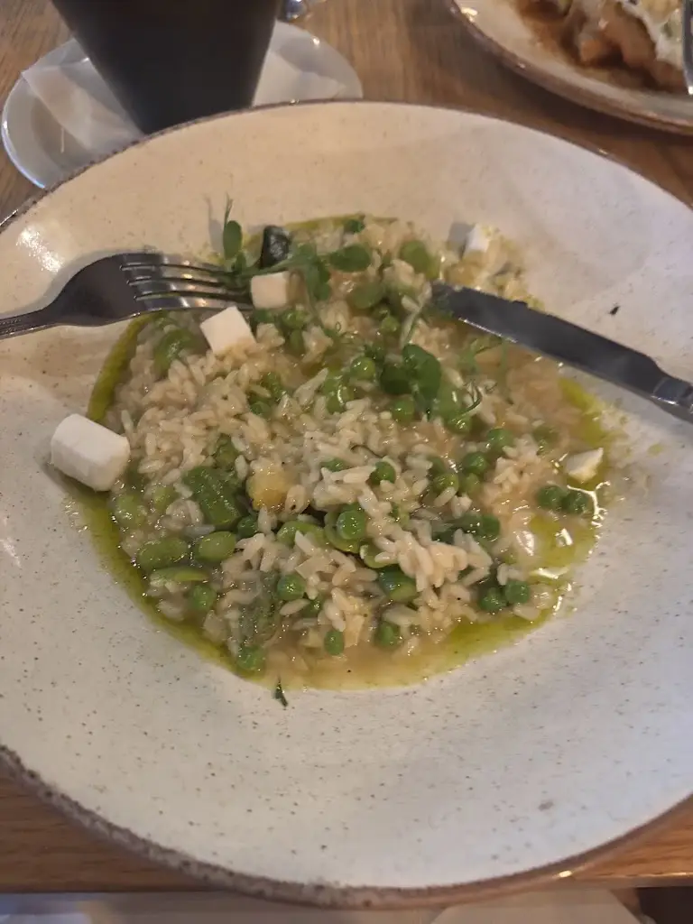 Khan Lawrence_The Vintner_Stratford-upon-Avon_review