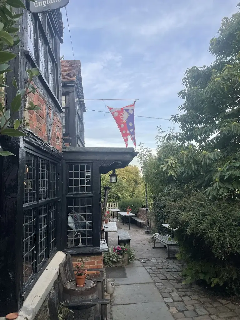 Will & Anaïs_The Royal Standard of England_Beaconsfield_review