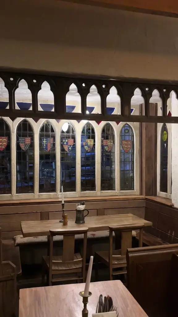 Hayden_The Royal Standard of England_Beaconsfield_review