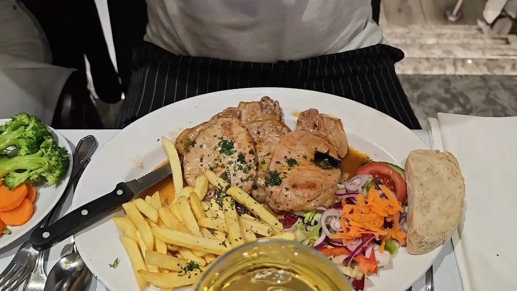 Casa Nostra Restaurant_Sutton_slider_image_2