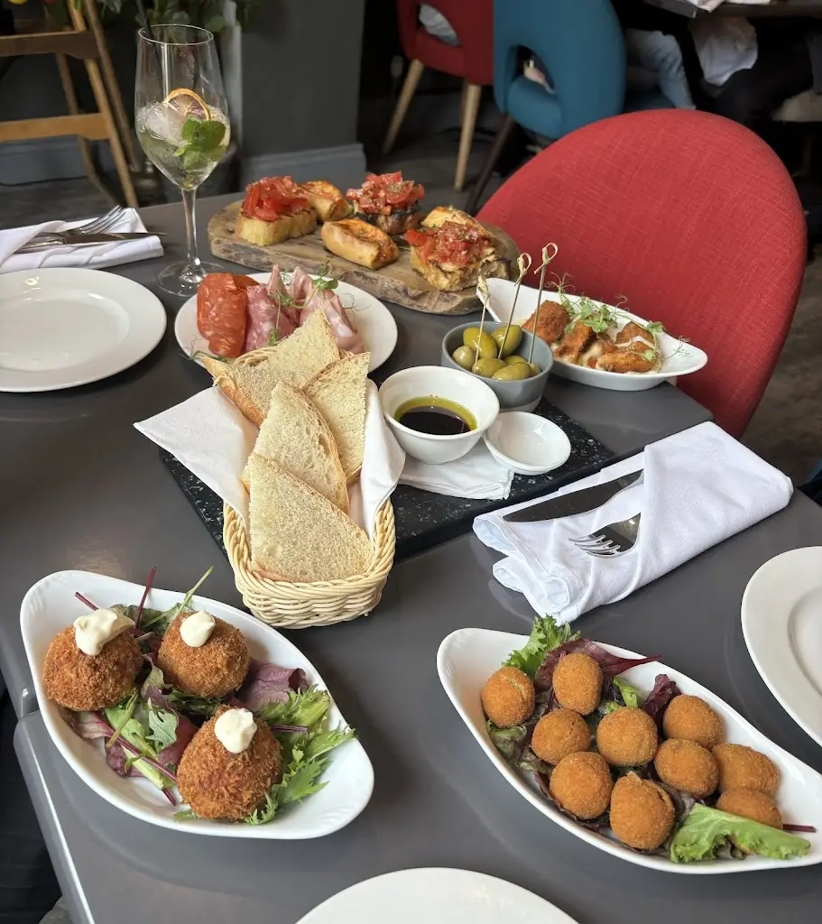 Heather Sturgeon_Bacchus_Beaconsfield_review