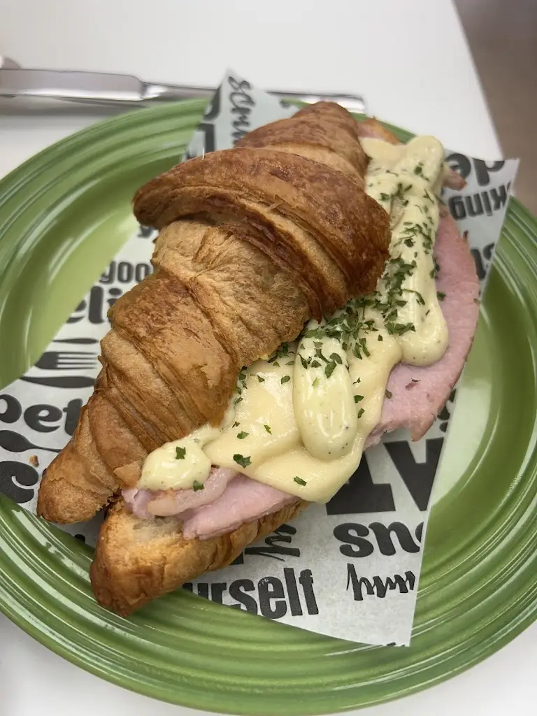 Aileen_LA Cafe_Sutton_review