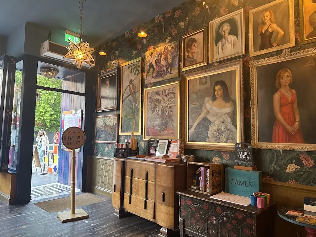 Ali Blueman_Tiempo Lounge_Sutton_recensione