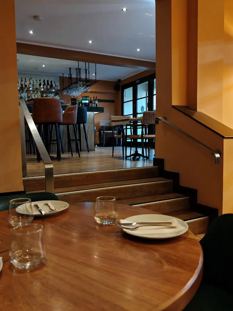 Panagiotis Papadopoulos_AVRA Authentic Greek Restaurant & Bar_Sutton_review