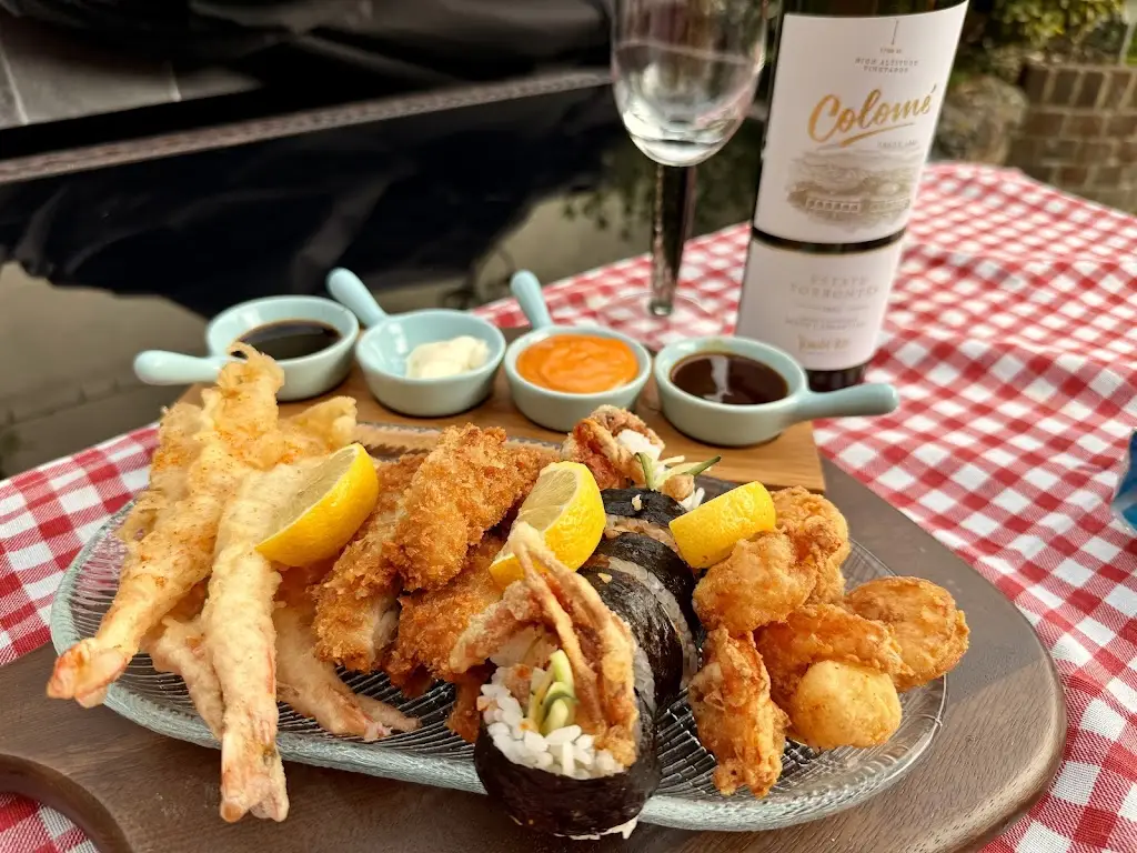 maurarueda_Inaka_Sutton_review