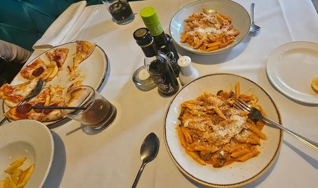 Glenn Porter_Puccini Swinton Restaurant Pizzeria_Swinton_recensione