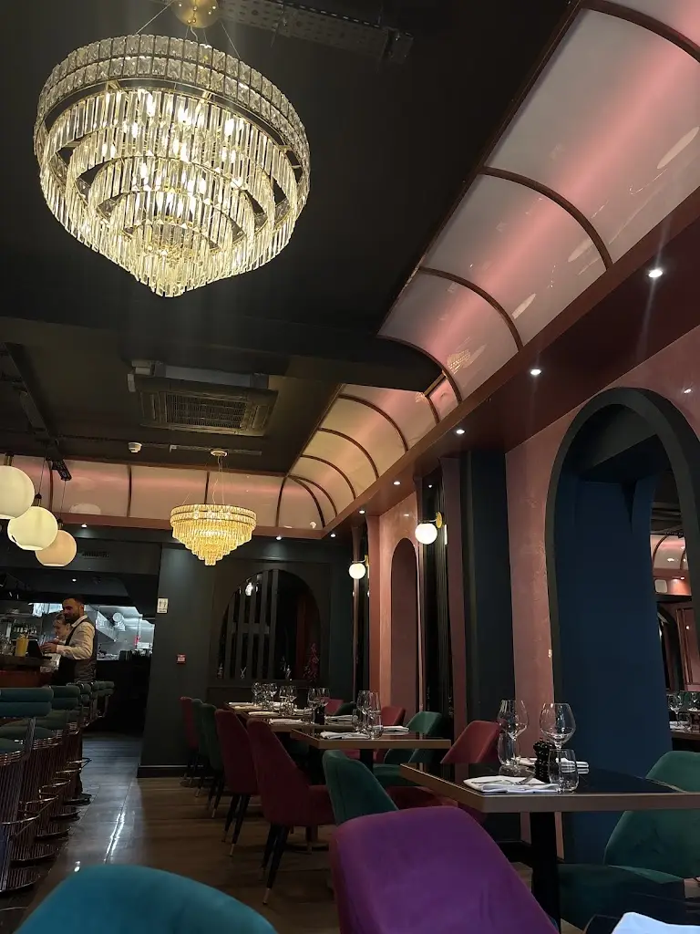 Lara Parmak_RENAS_Surbiton_review