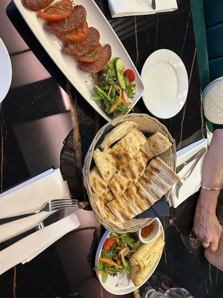 Jasmine Kizilkaya_RENAS_Surbiton_review