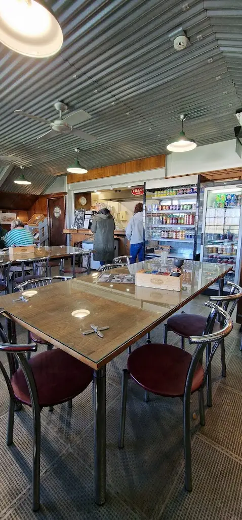 R J_The Pilots Mess_Sywell_review