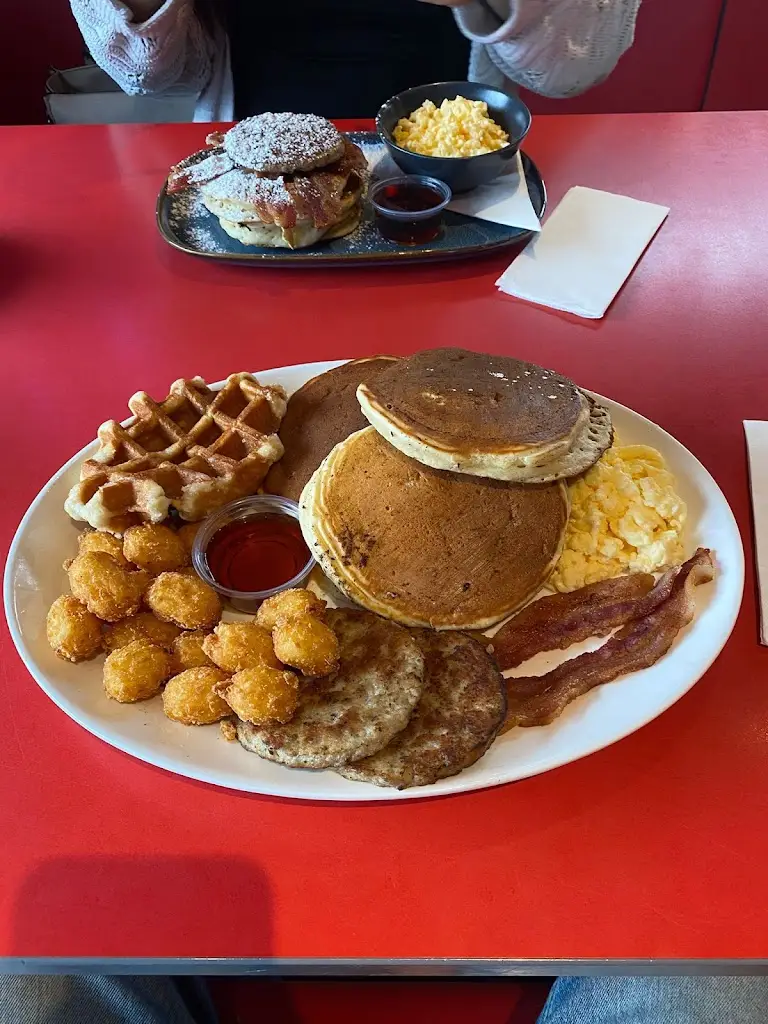 KIRSTY Emmerson_Herbie's American Diner_Swavesey_recensione