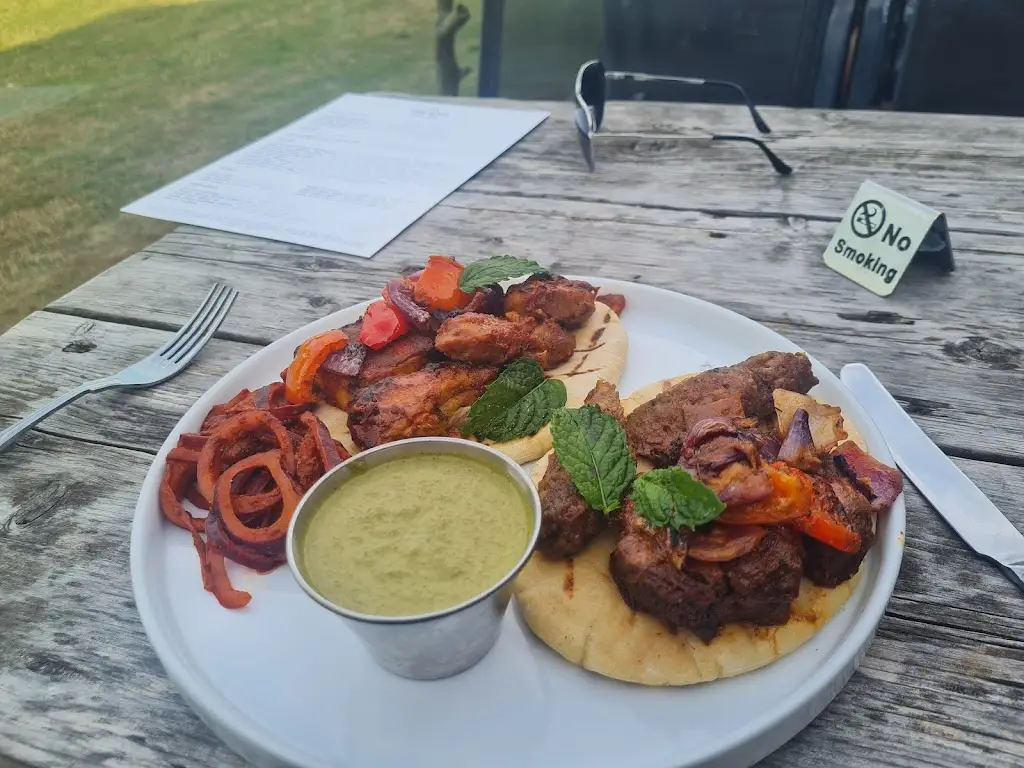 Kyle Power_The Pike & Eel Hotel & Marina_Swavesey_recensione